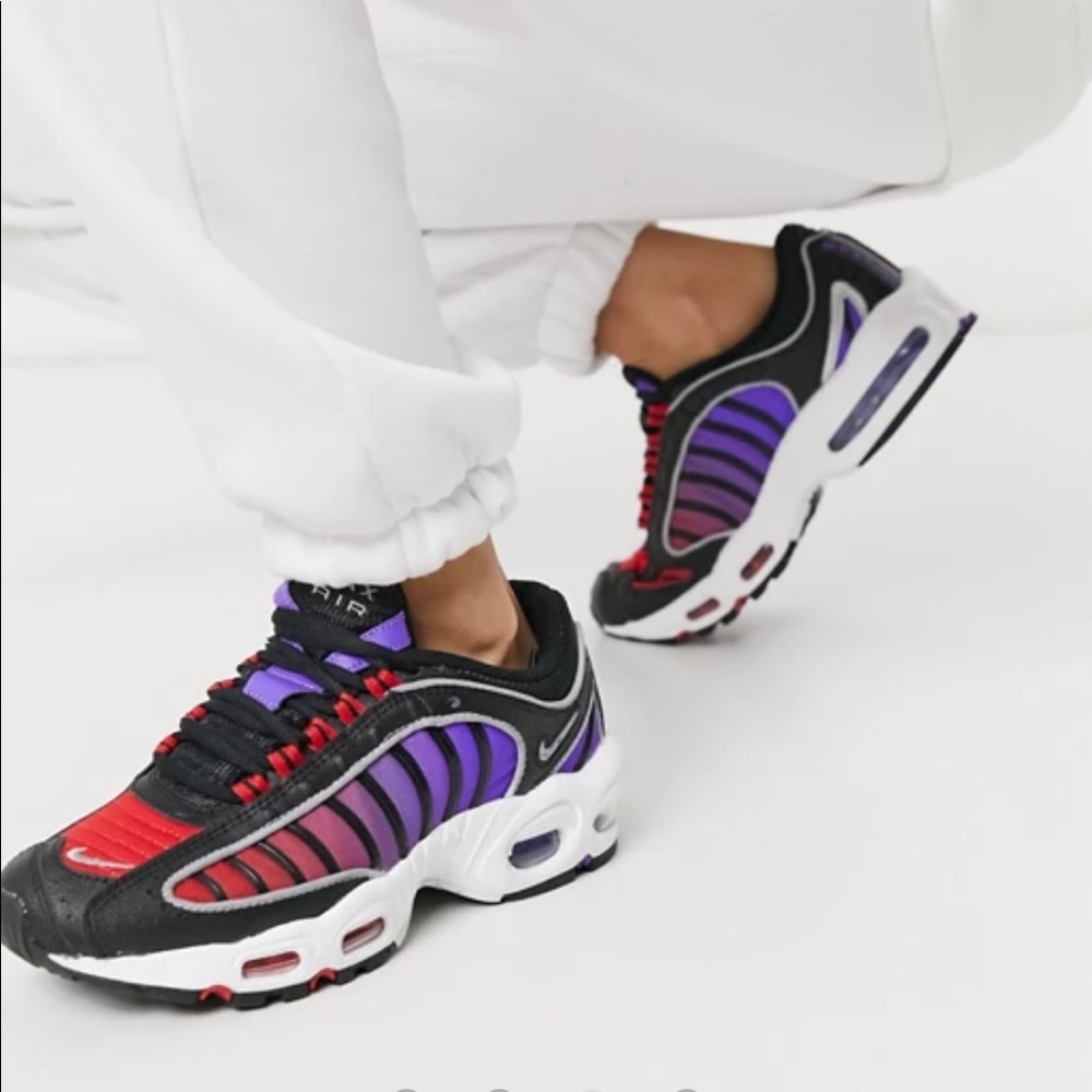 Nike Sz 6 Tailwind IV Sneakers